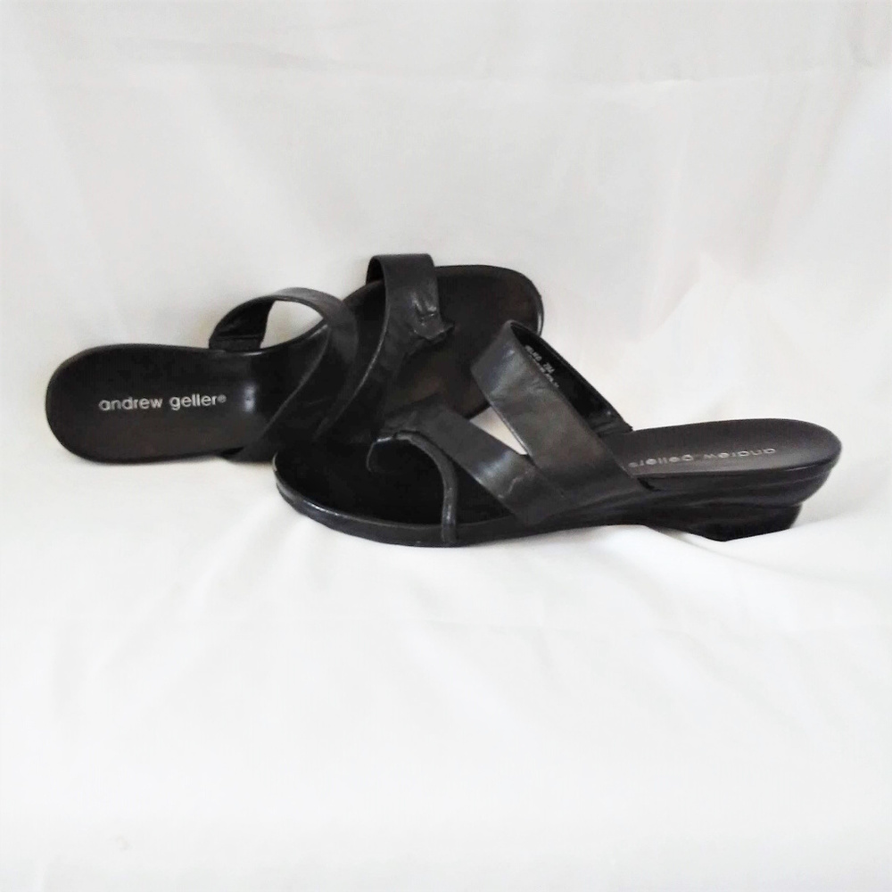 Andrew Geller Leather Slip On Toe Ring Sandal